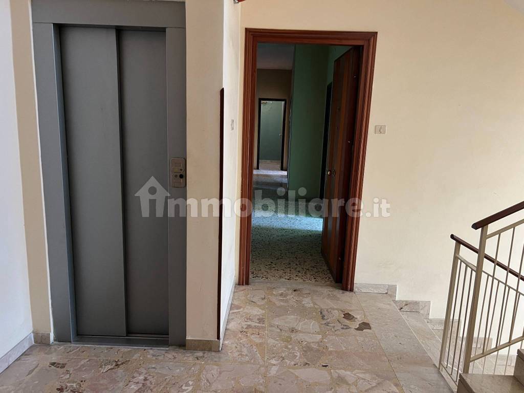Appartamento al 6^ piano con ascensore in via Adige