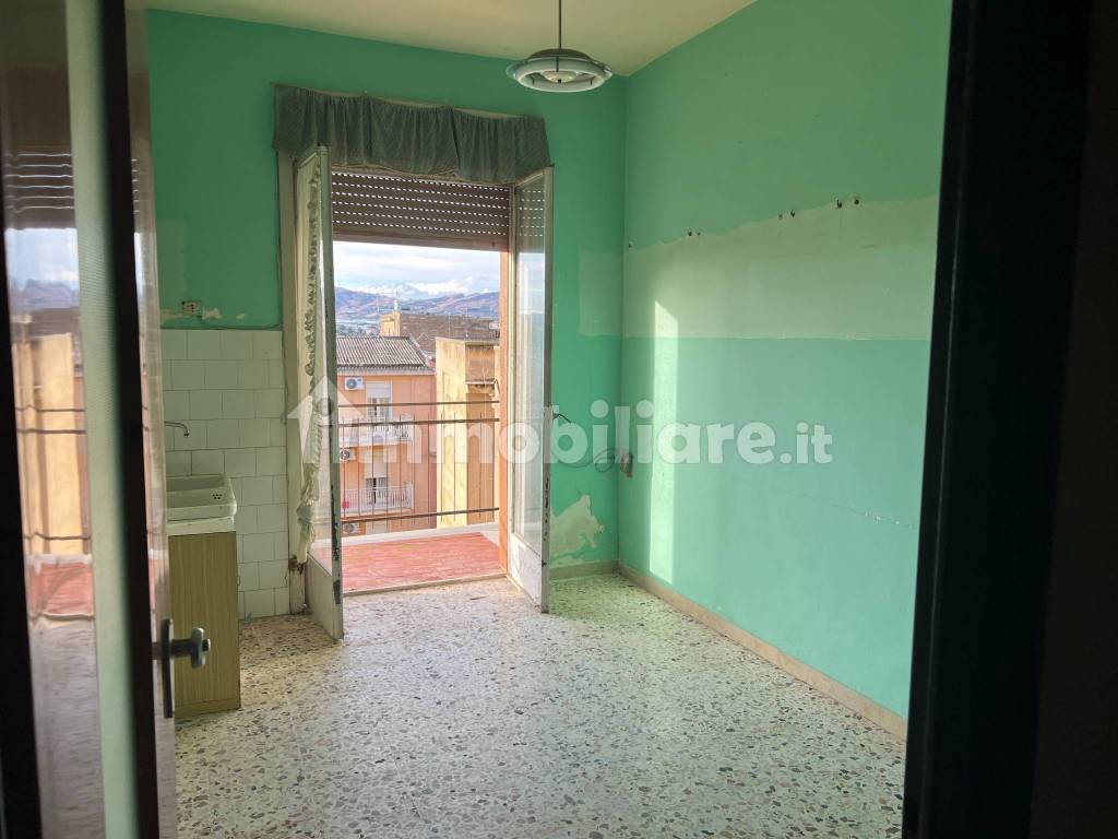 Appartamento al 6^ piano con ascensore in via Adige