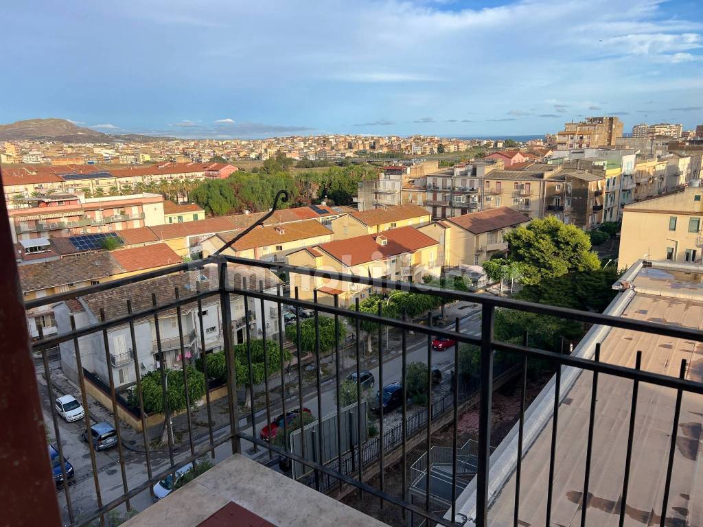Appartamento al 6^ piano con ascensore in via Adige