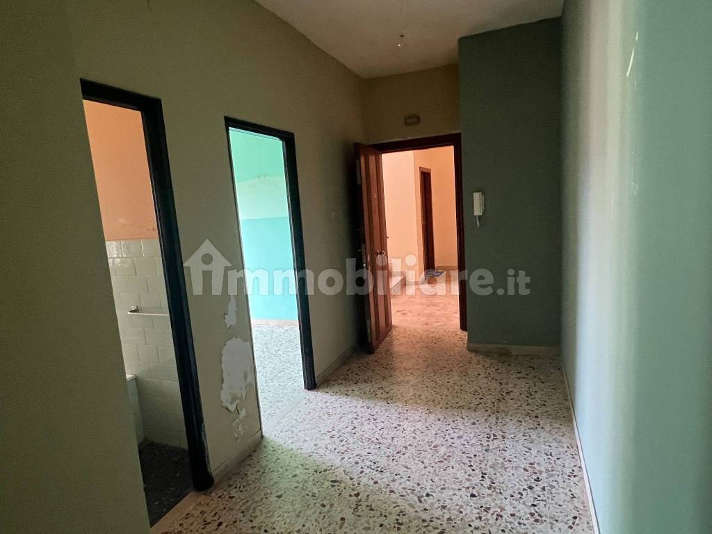 Appartamento al 6^ piano con ascensore in via Adige