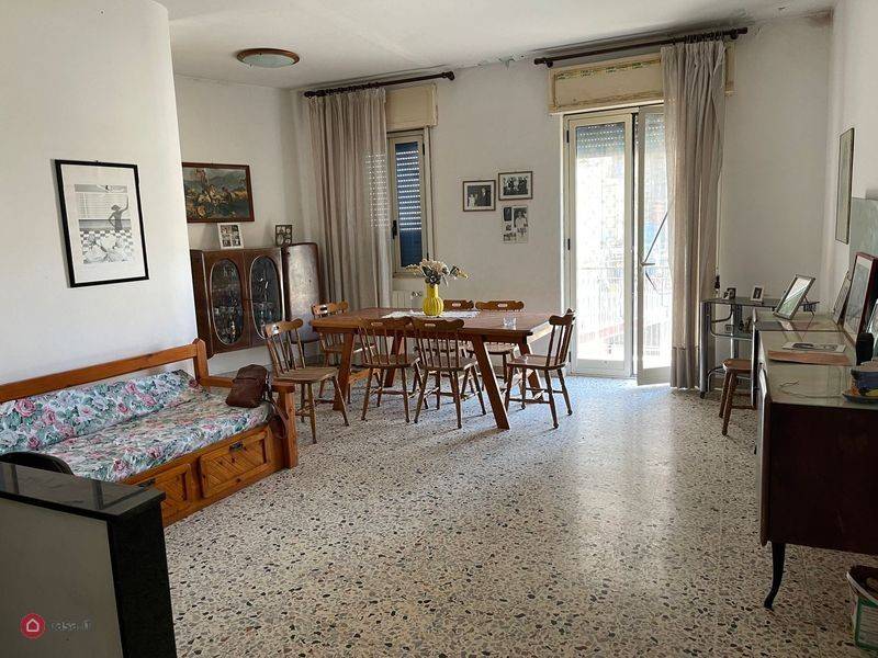 Appartamento al quarto piano, panoramico in zona centro