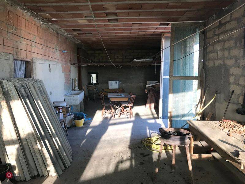 Appartamento da rifinire con terrazzo soprastante – Panoramico