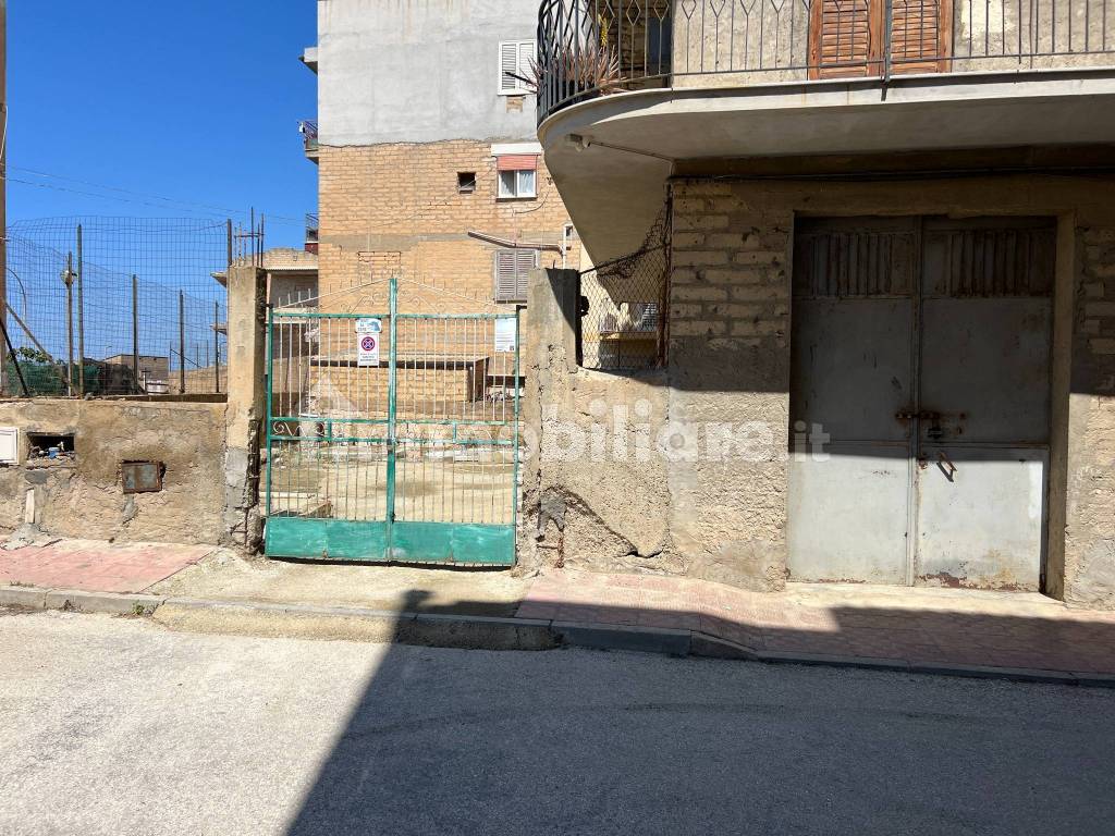 Appartamento e garage via Padre Fedele da San Biagio n. 4