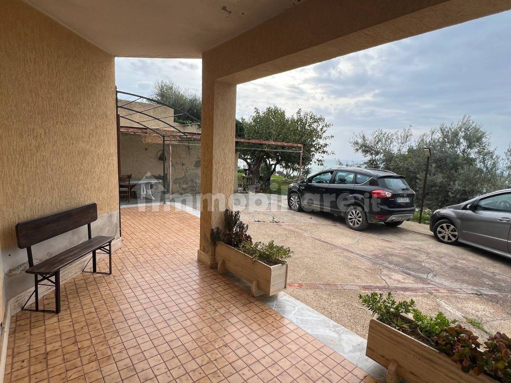 Appartamento in villa a piano terra in contrada Nicolizia