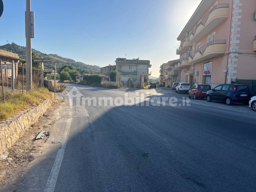Appartamento primo piano zona via Palma