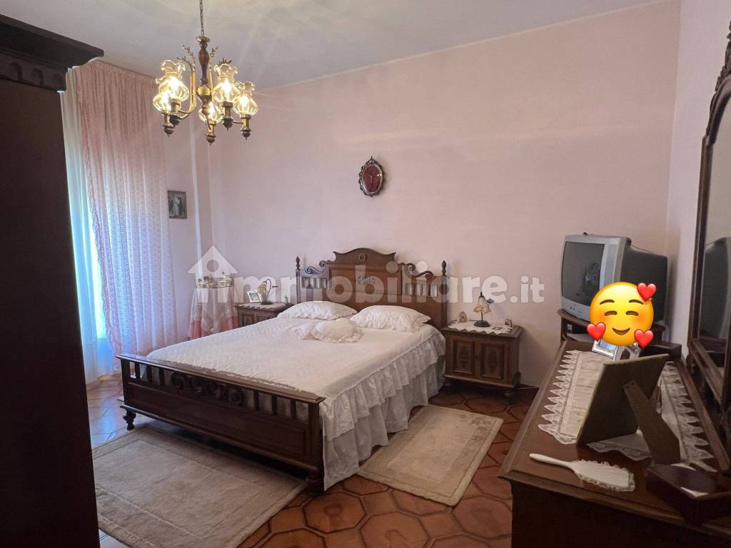 Appartamento primo piano zona via Palma