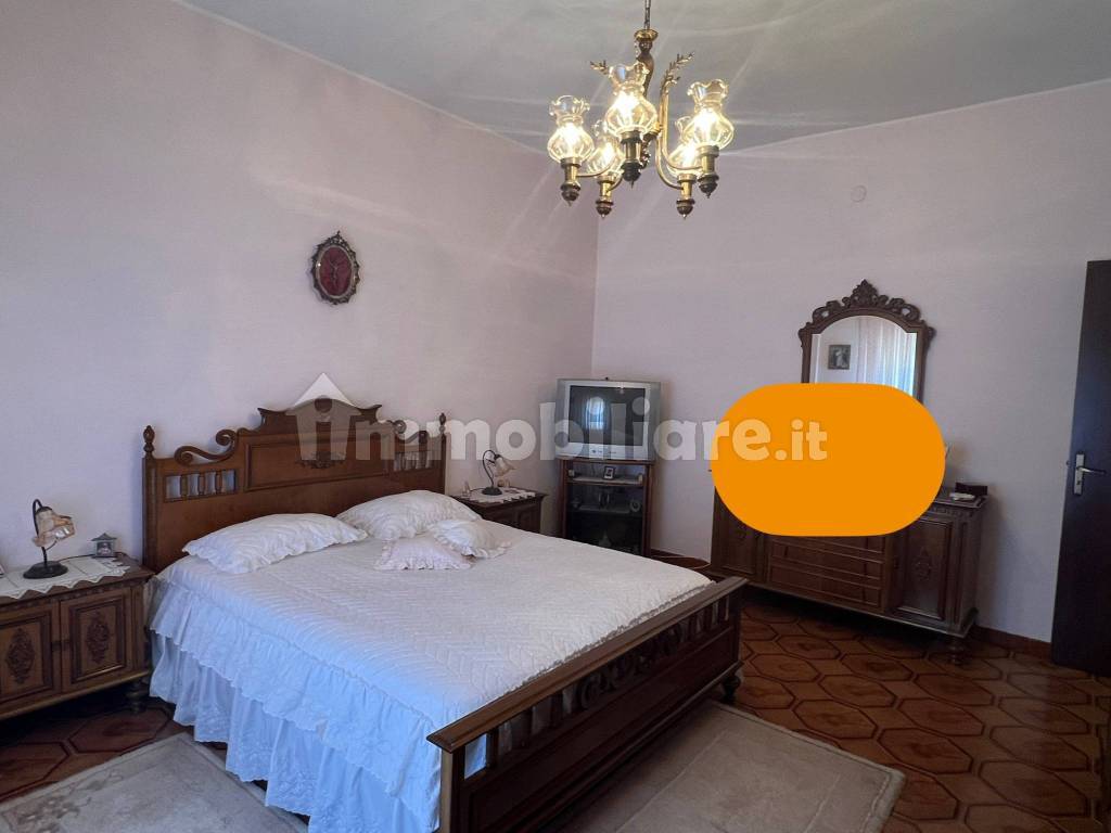 Appartamento primo piano zona via Palma