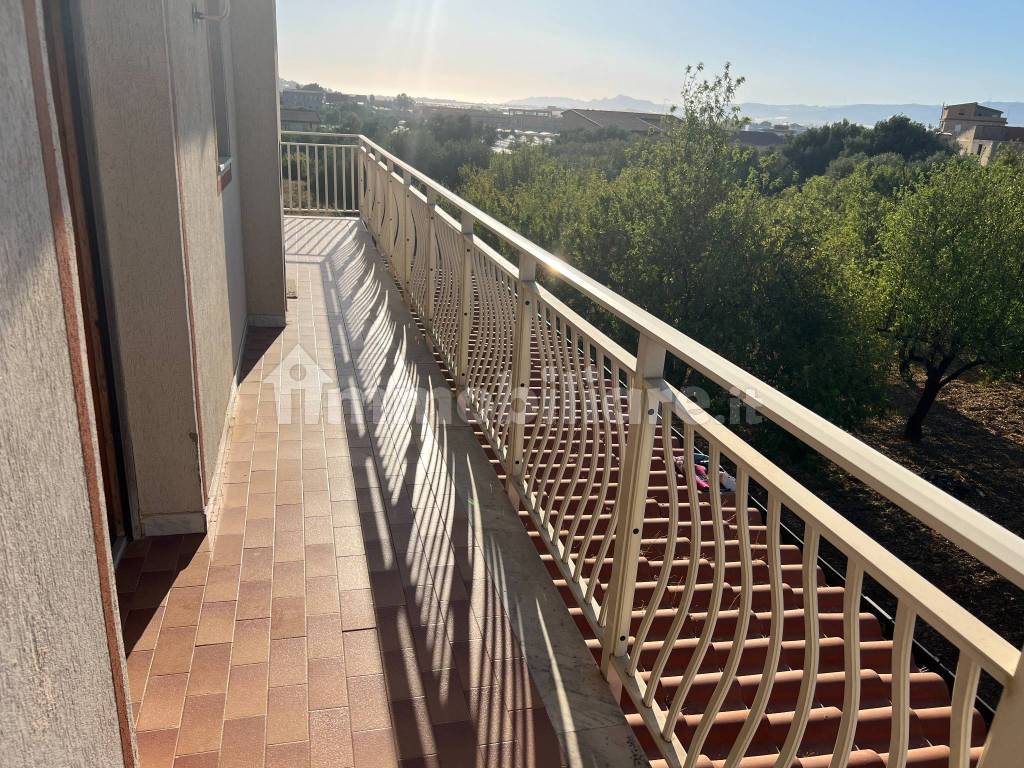 Appartamento primo piano zona via Palma