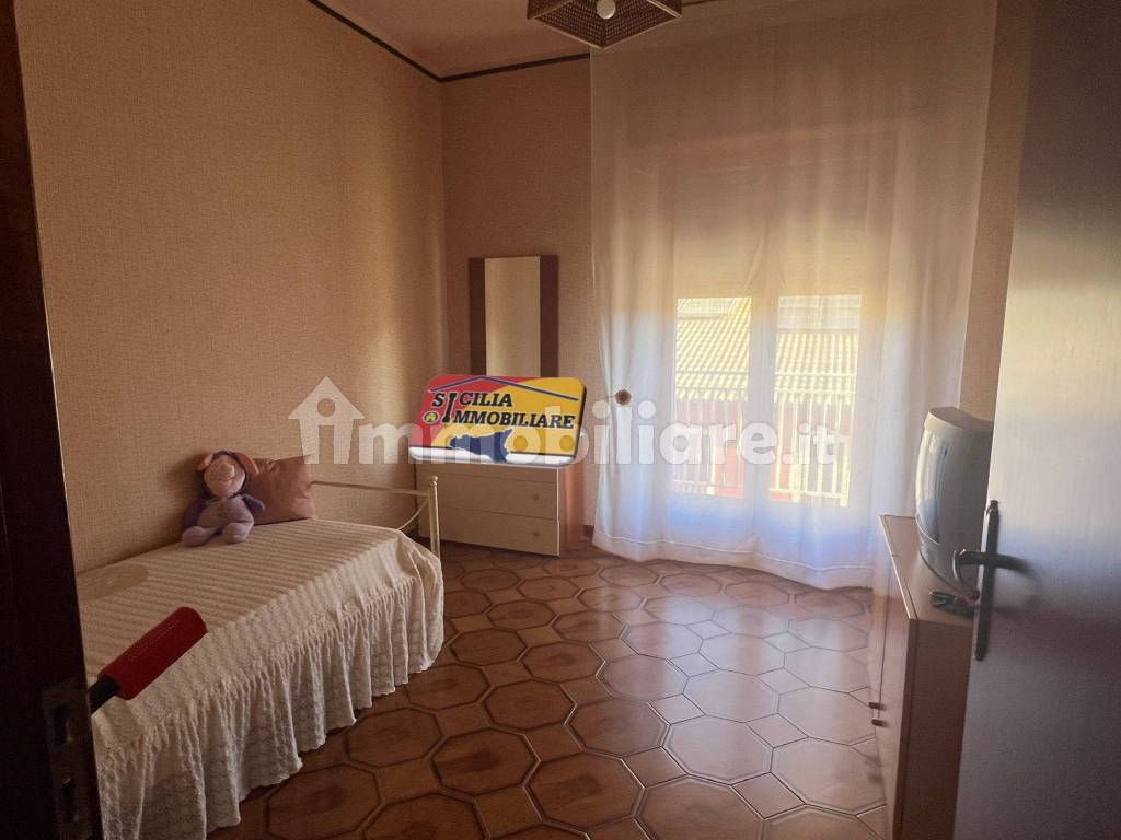 Appartamento primo piano zona via Palma