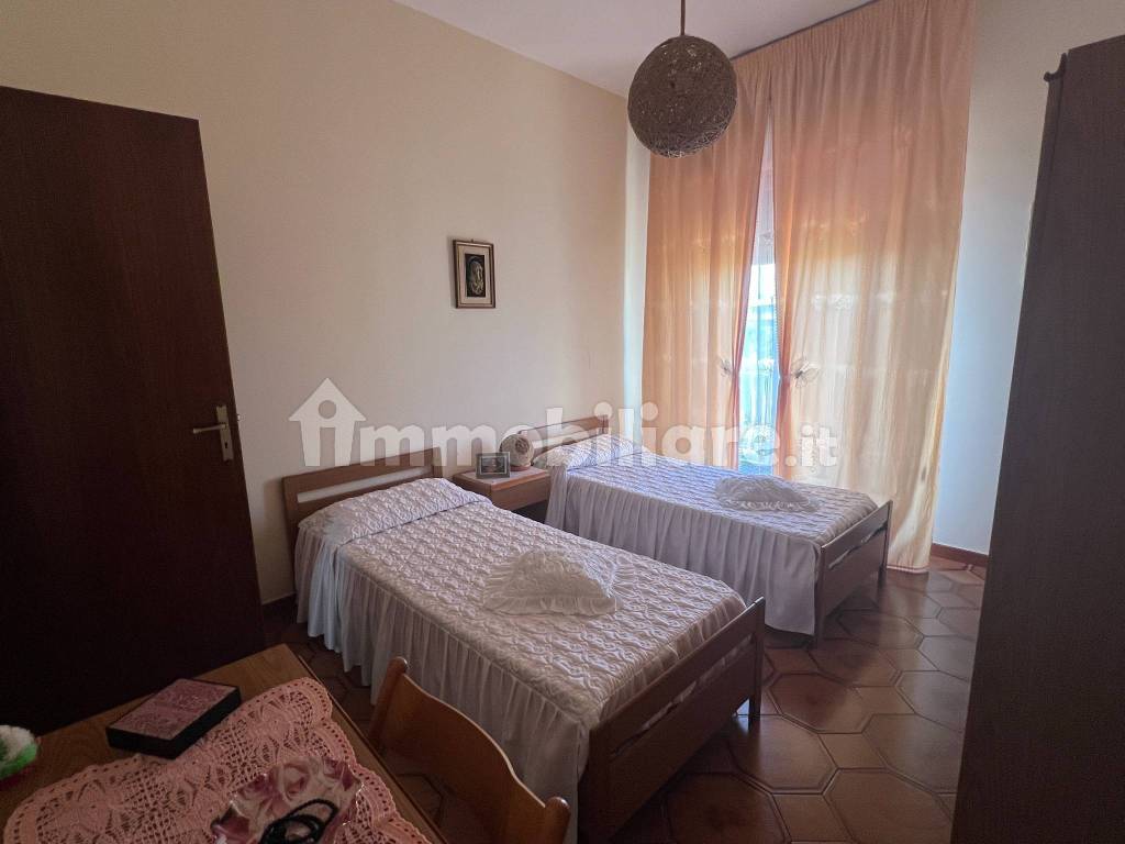 Appartamento primo piano zona via Palma