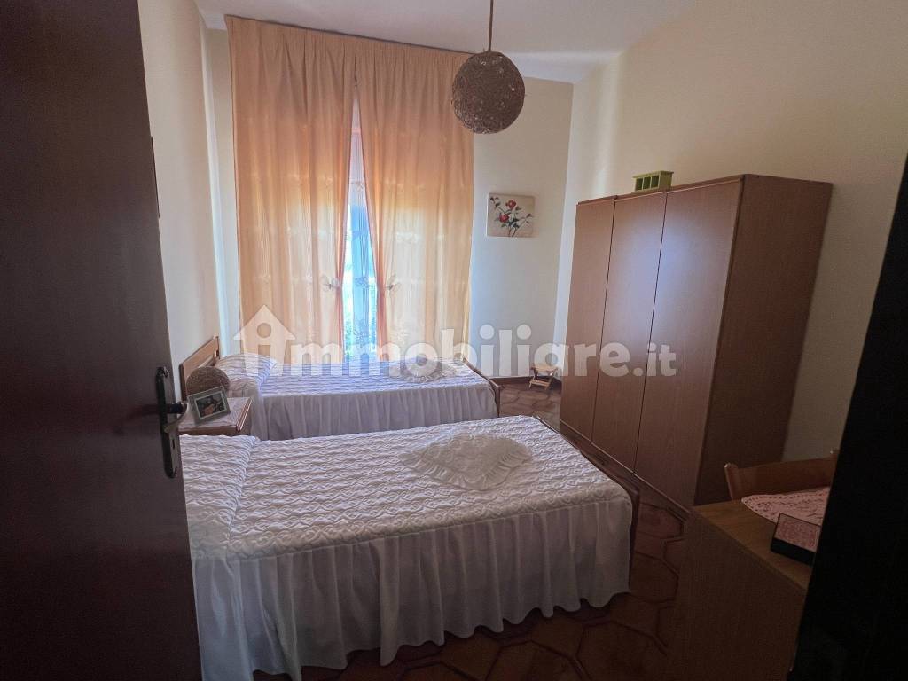 Appartamento primo piano zona via Palma