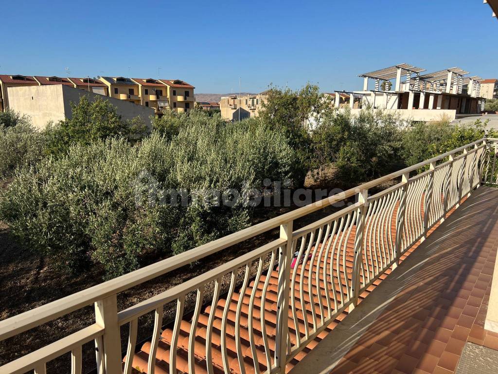 Appartamento primo piano zona via Palma