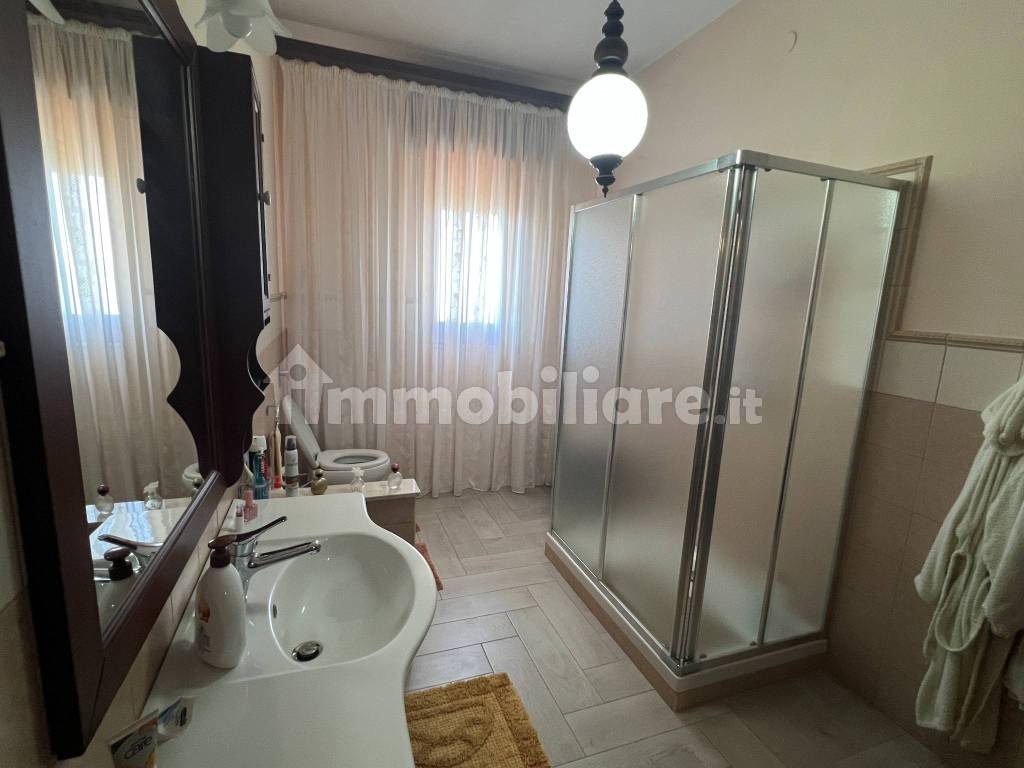 Appartamento primo piano zona via Palma