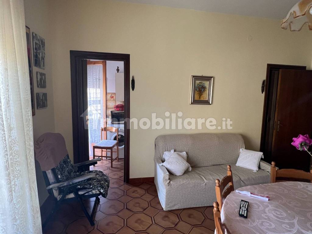 Appartamento primo piano zona via Palma