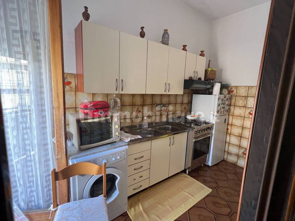 Appartamento primo piano zona via Palma