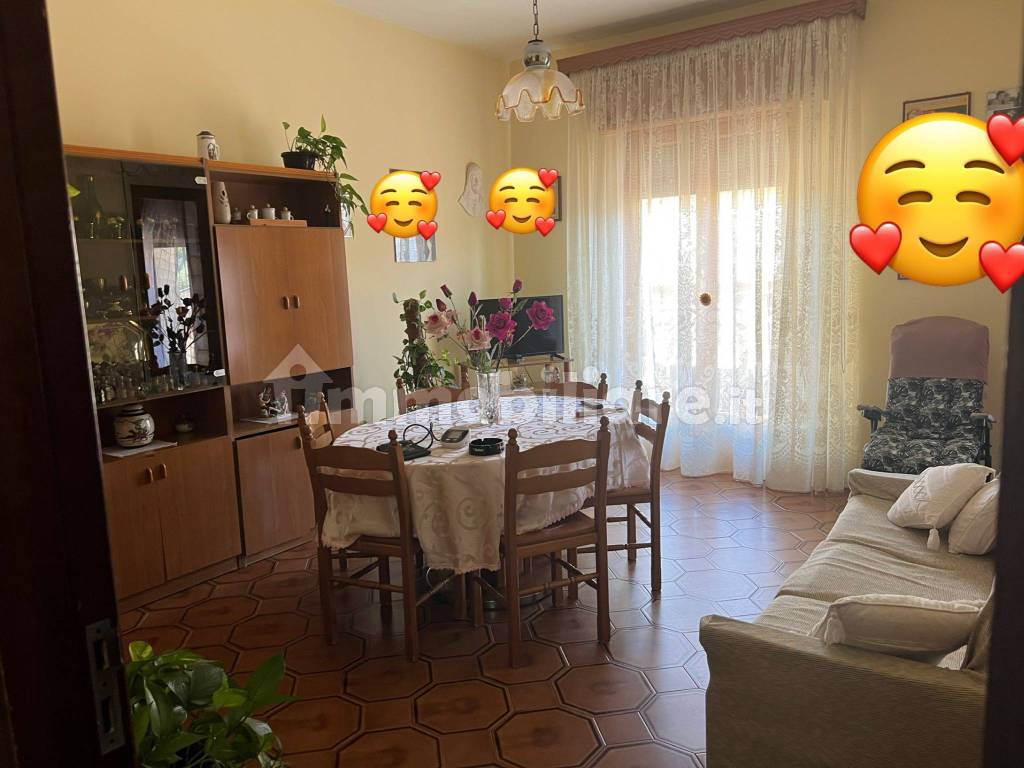 Appartamento primo piano zona via Palma
