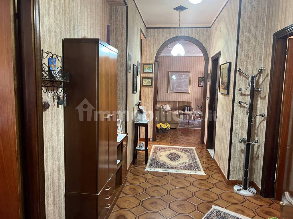 Appartamento primo piano zona via Palma