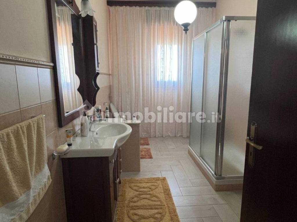Appartamento primo piano zona via Palma