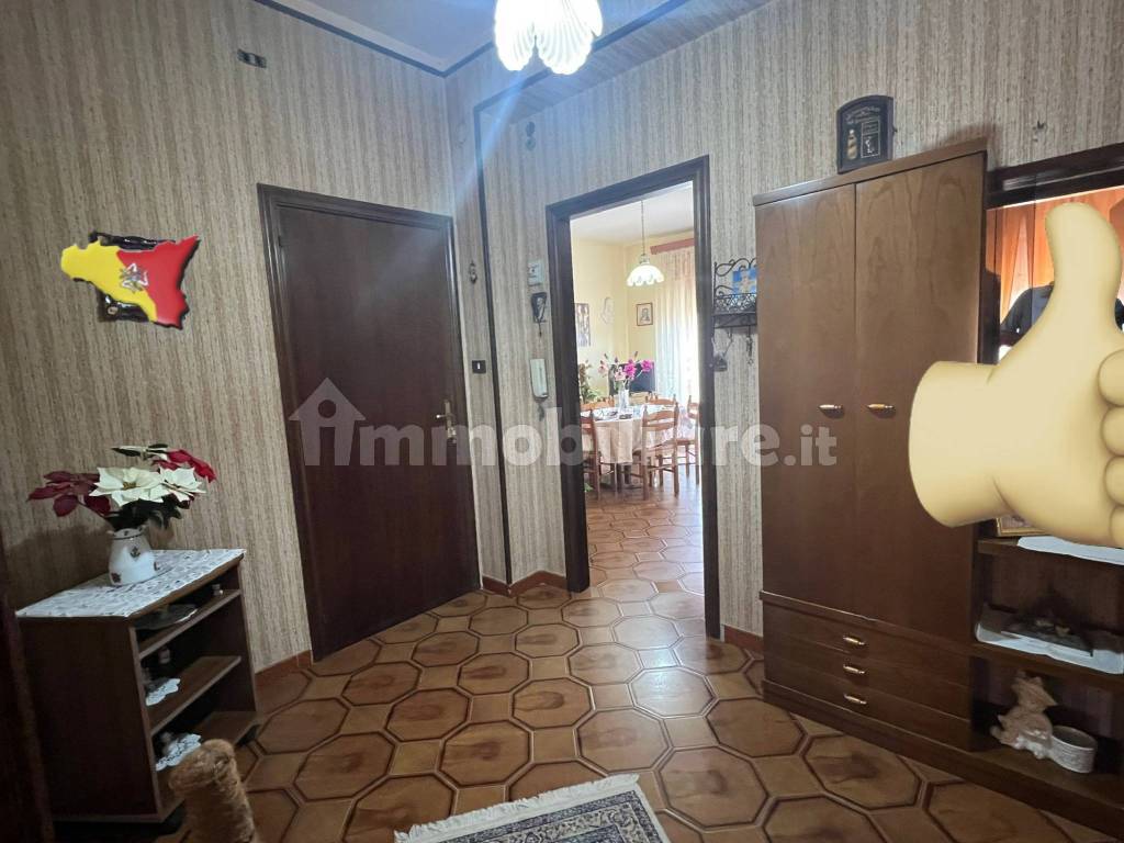 Appartamento primo piano zona via Palma