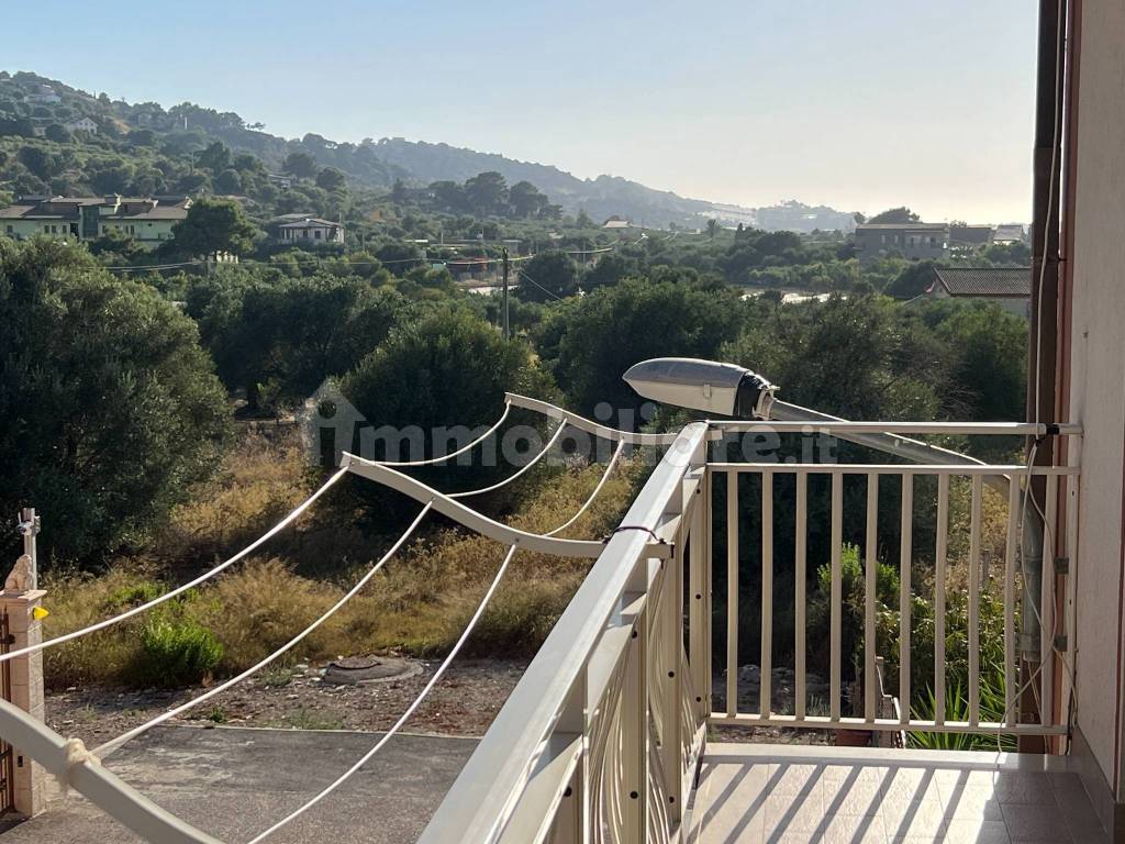 Appartamento primo piano zona via Palma