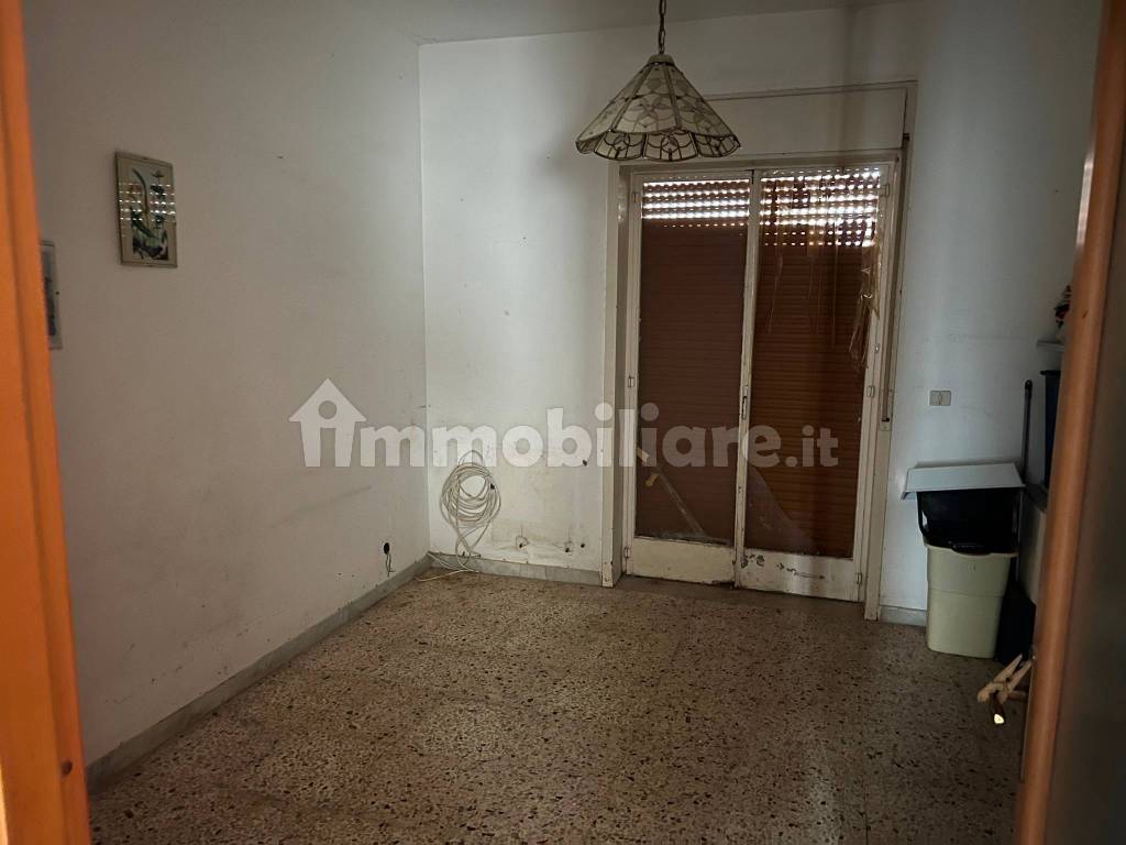 Appartamento primo piano zona villaggio dei fiori