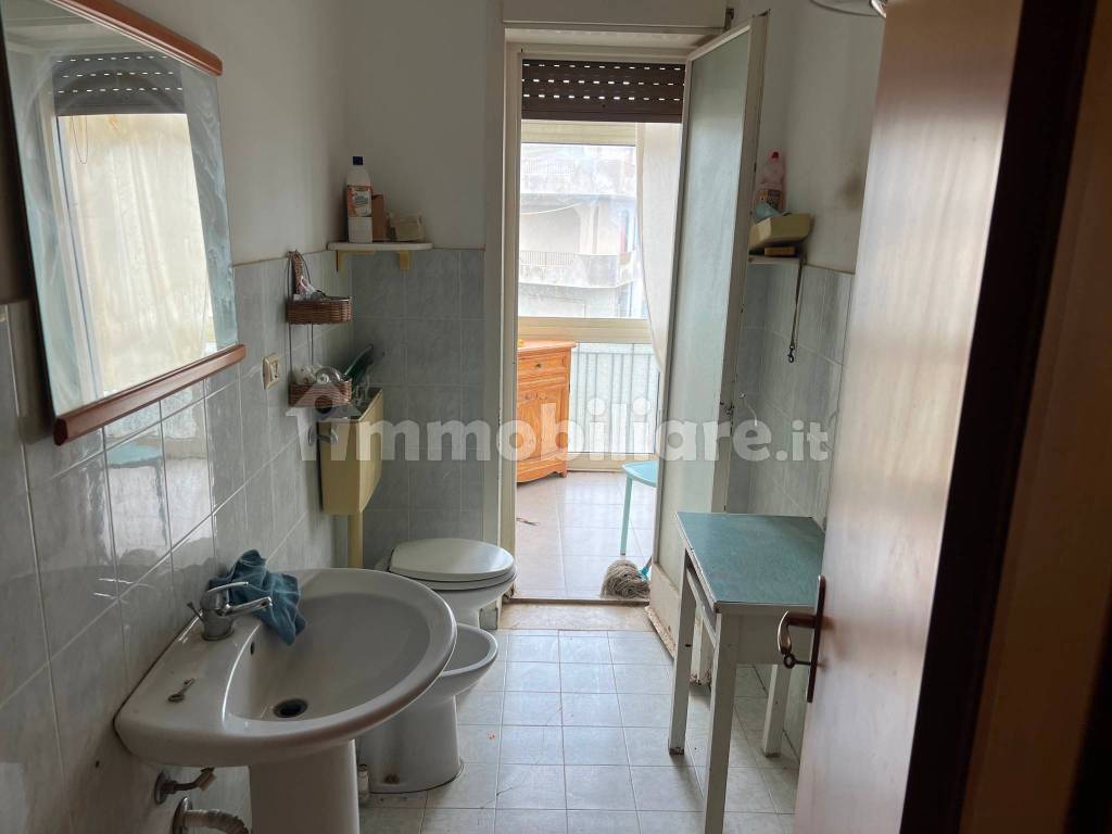 Appartamento primo piano zona villaggio dei fiori