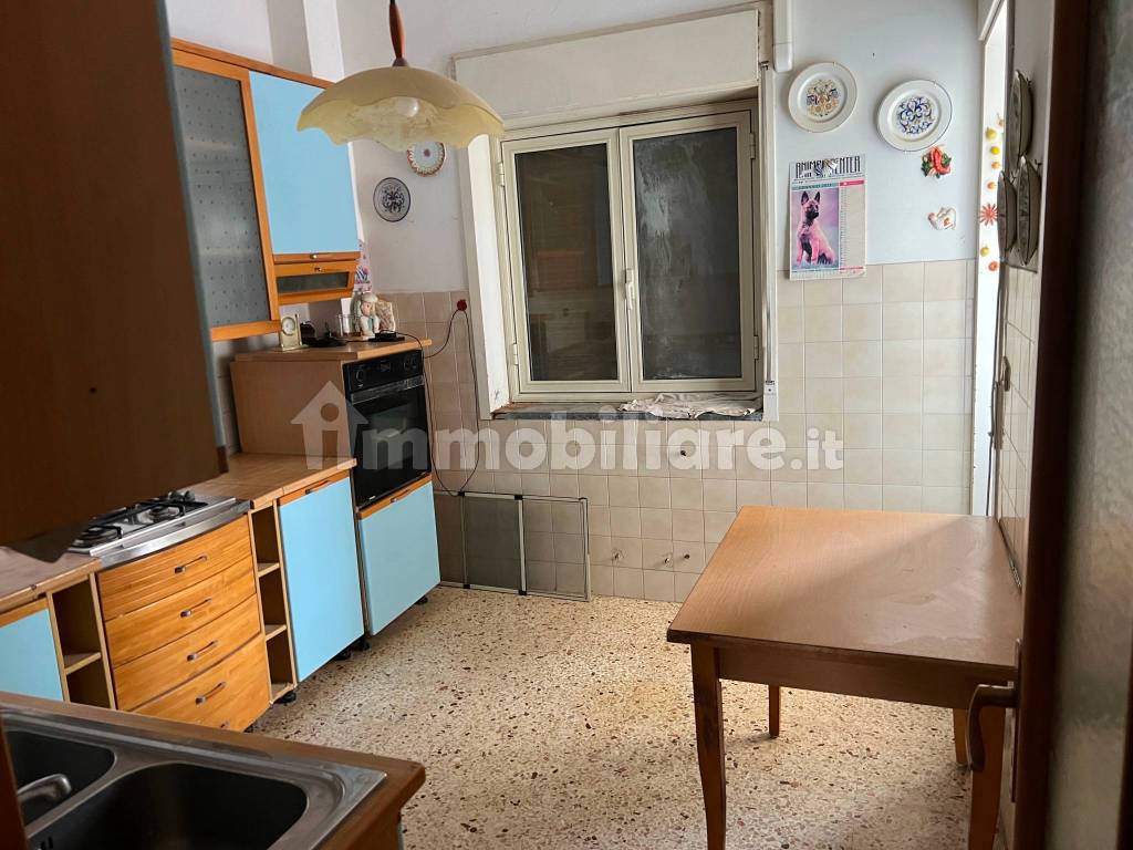 Appartamento primo piano zona villaggio dei fiori