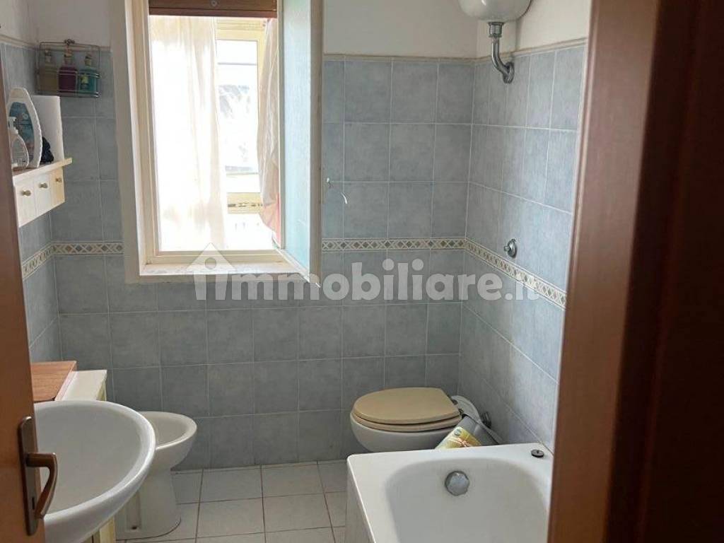 Appartamento primo piano zona villaggio dei fiori