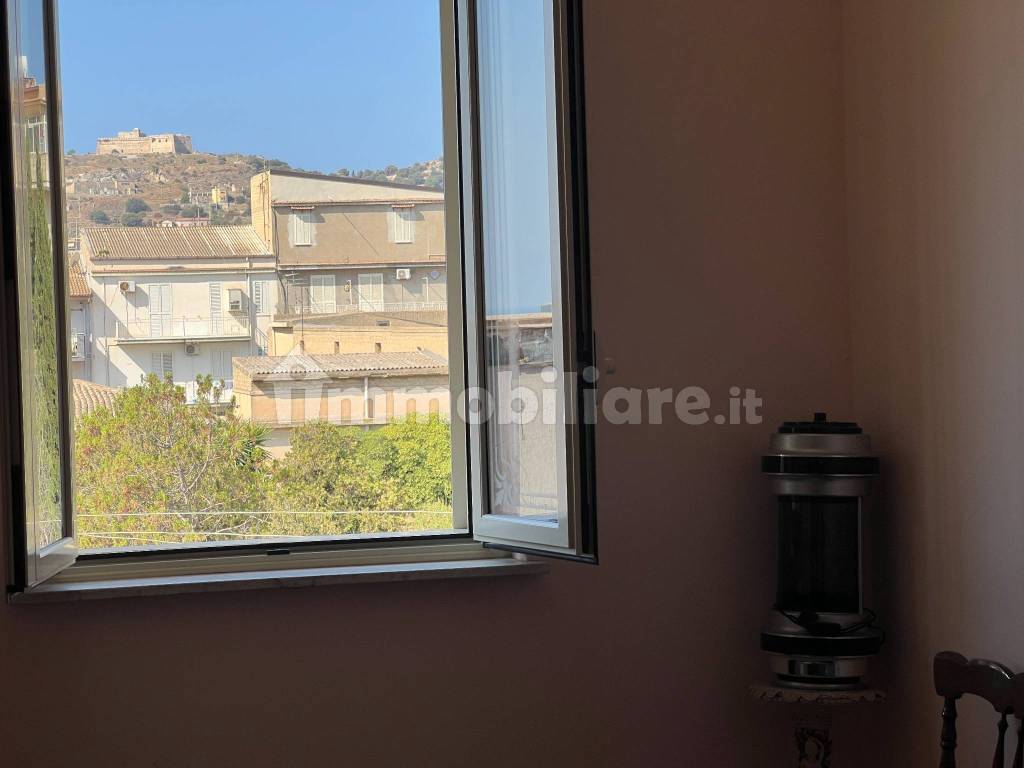 Appartamento secondo piano via Montesanto