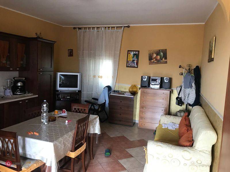 appartamento su 3 piani di 50 mq ciascuno – via montegrappa –