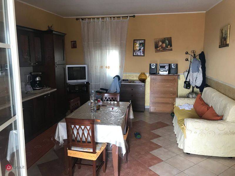 appartamento su 3 piani di 50 mq ciascuno – via montegrappa –