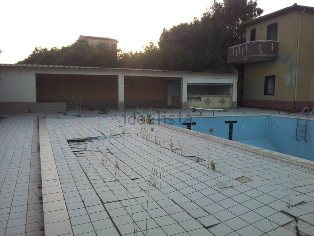 Edificio multiuso in vendita in contrada Desusino s.n.c., Butera