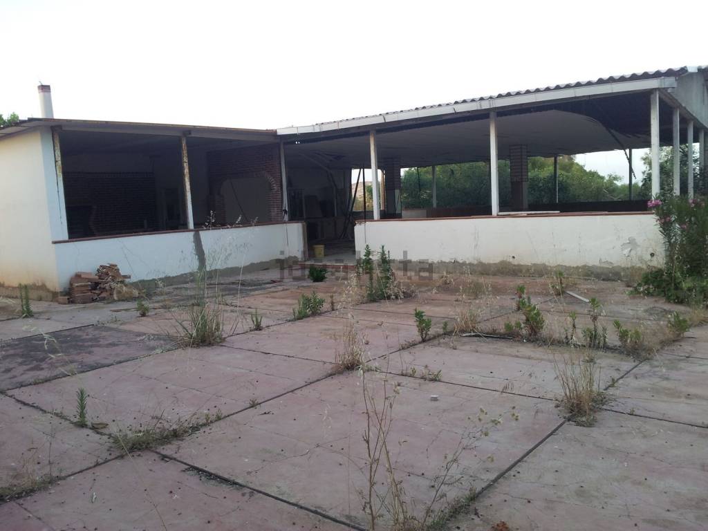 Edificio multiuso in vendita in contrada Desusino s.n.c., Butera