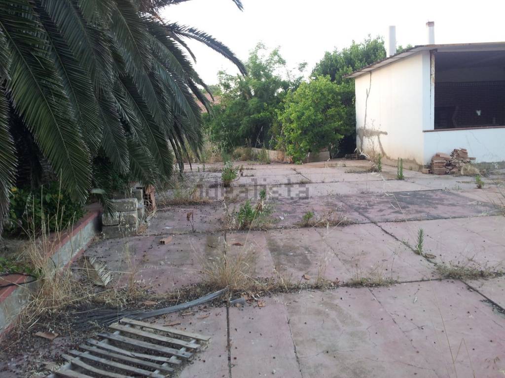 Edificio multiuso in vendita in contrada Desusino s.n.c., Butera