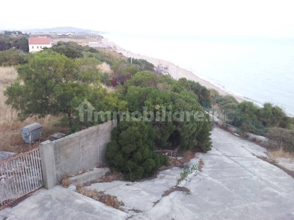 Edificio multiuso in vendita in contrada Desusino s.n.c., Butera
