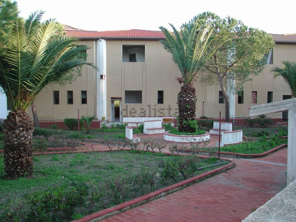 Edificio multiuso in vendita in contrada Desusino s.n.c., Butera
