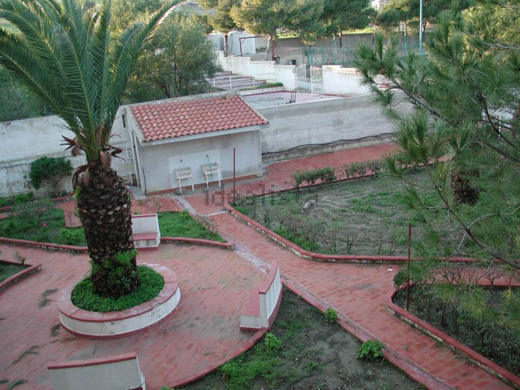 Edificio multiuso in vendita in contrada Desusino s.n.c., Butera