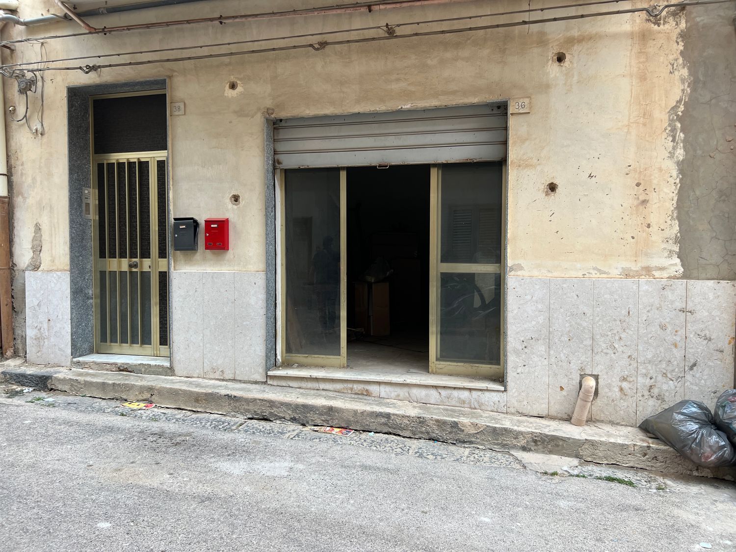 Locale in vendita in via R. Pilo, 36
