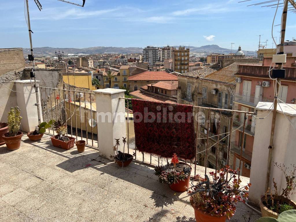 Lussuoso Appartamento con terrazzo in centro storico