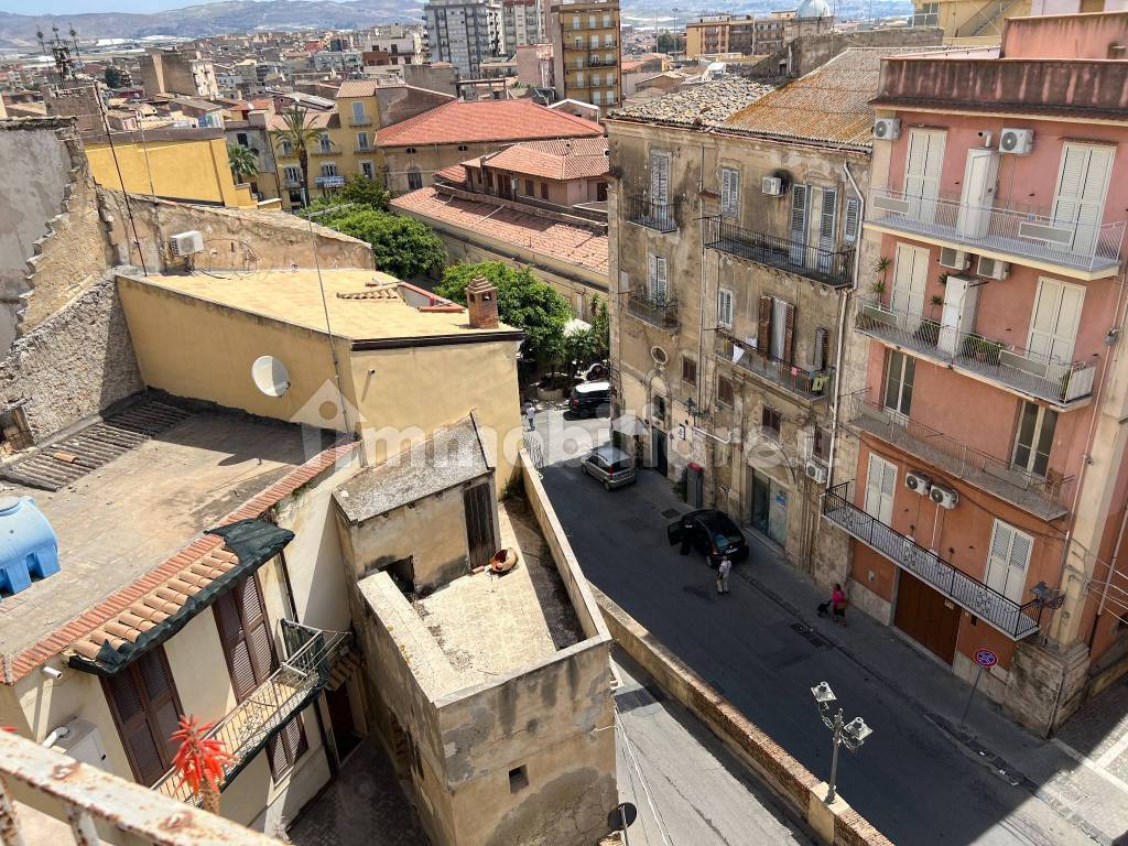 Lussuoso Appartamento con terrazzo in centro storico