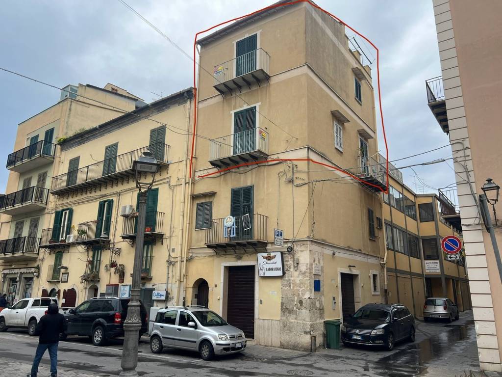 secondo, terzo e quarto piano con terrazzo corso Vottorio Emanuele