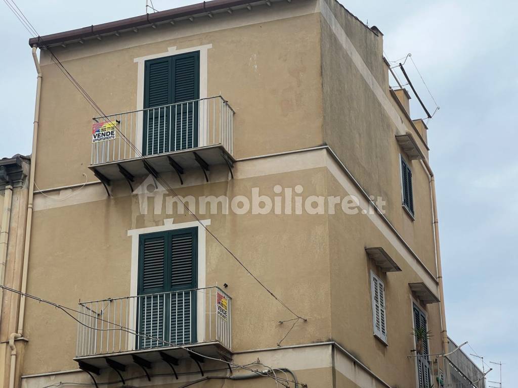 secondo, terzo e quarto piano con terrazzo corso Vottorio Emanuele