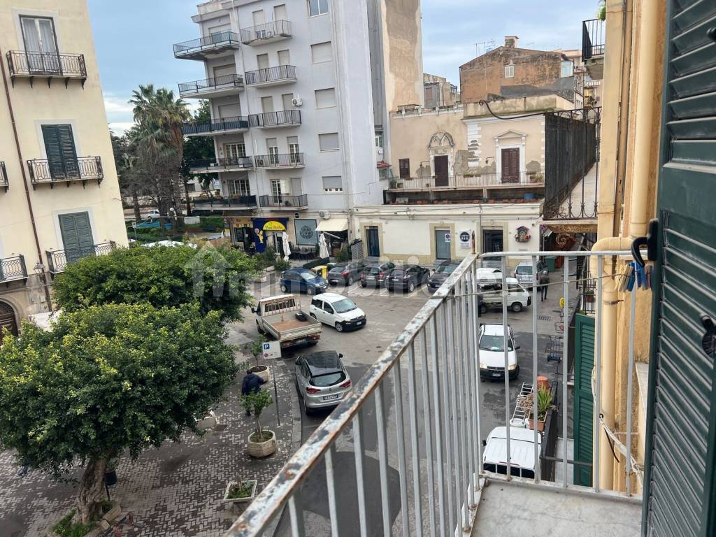 secondo, terzo e quarto piano con terrazzo corso Vottorio Emanuele