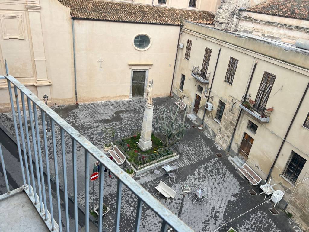 secondo, terzo e quarto piano con terrazzo corso Vottorio Emanuele