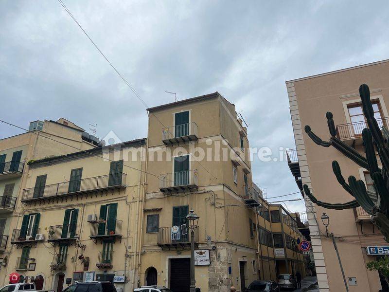 secondo, terzo e quarto piano con terrazzo corso Vottorio Emanuele