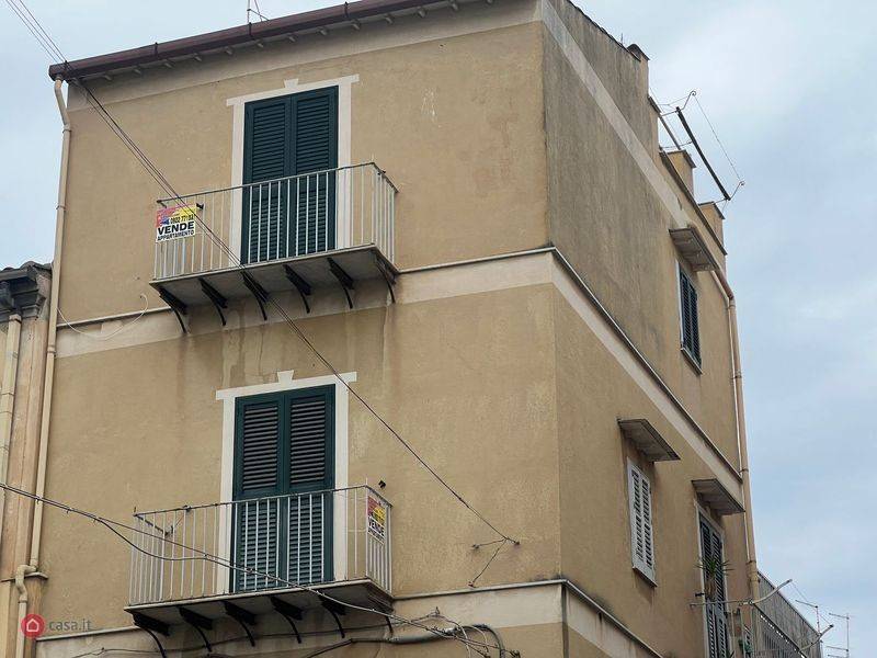 secondo, terzo e quarto piano con terrazzo corso Vottorio Emanuele