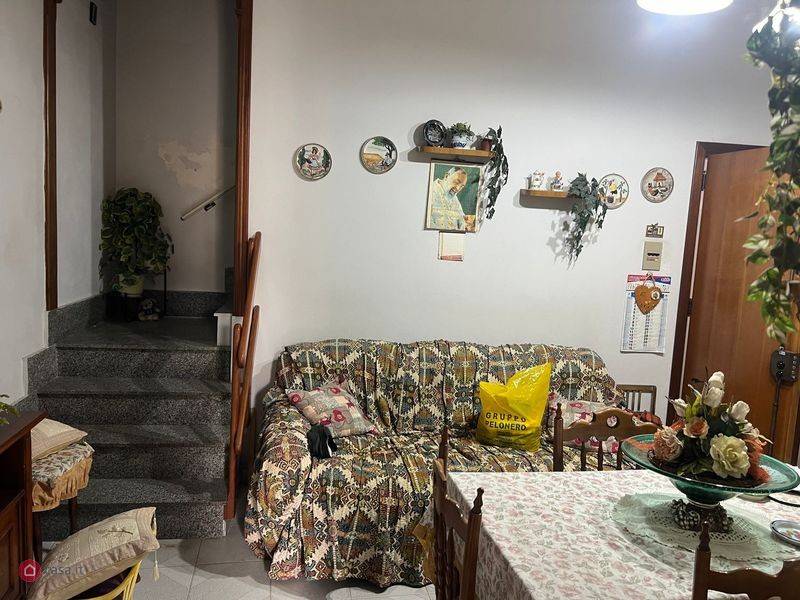 secondo, terzo e quarto piano con terrazzo corso Vottorio Emanuele