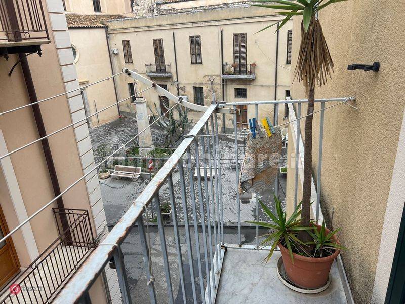 secondo, terzo e quarto piano con terrazzo corso Vottorio Emanuele