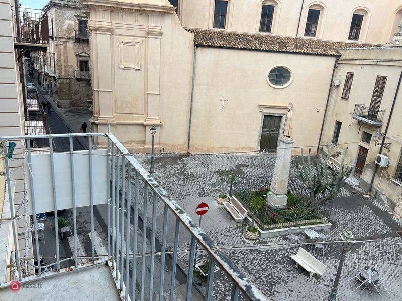 secondo, terzo e quarto piano con terrazzo corso Vottorio Emanuele