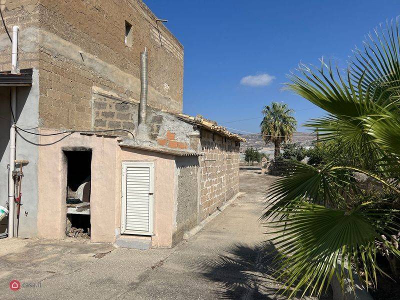 terreno con uliveto e fabbricato